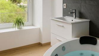 Le Refuge Balnéo - Nature & Bien-Être à Saint Dié - Foto 2