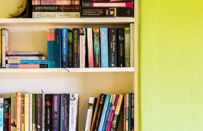 Beautiful 2 Story Manor Close to Beach and all - Foto 41