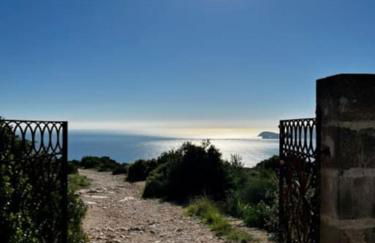 House with swimming pool and amazing sea and mountain views in Montgó, Denia - Photo 79