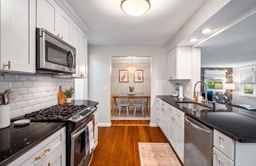 4 Bedroom Pool and Hot Tub Home Near Cleveland - Photo 30