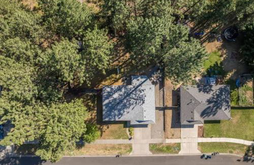 Comfy CDA Family Home with Fire Pit and Huge Yard - Foto 27