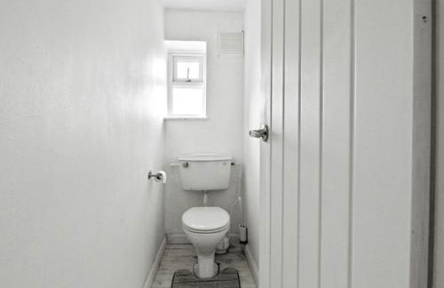 Spacious 3 Bedroom Home in Aintree - Photo 16