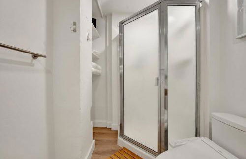 Westlake Nest Minutes to DT Quiet & Renovated - Foto 10