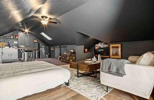 3-story 6-bedroom 4 Bathrooms 3min-asian Dist - Photo 43