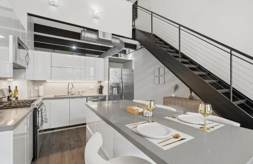 Modern Luxury Loft facing Santana Row w/Balcony - Photo 9