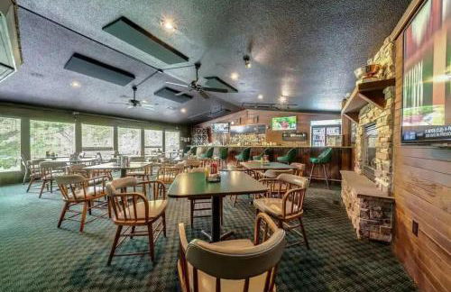 Golf Course Views w Fireplace & Resort Amenities - Foto 49