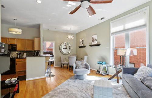 Warehouse District Modern Condo with Private Garage - Foto 9