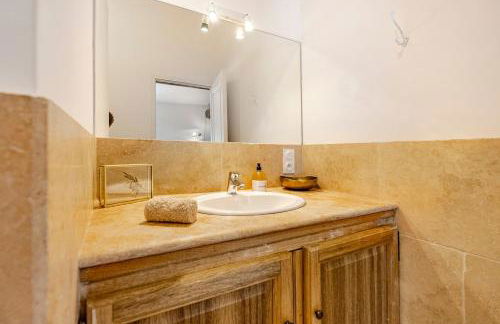 Gite dans un Mas Provençal avec Jacuzzi - Foto 9