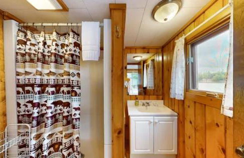 Anderson Lakeside Cabin - Photo 16