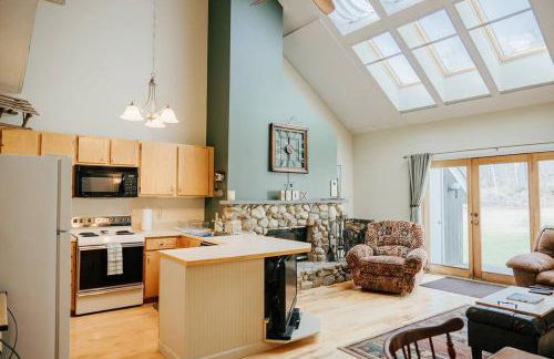 NEW! Townhouse - Tenney Mountain Resort - Foto 1