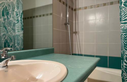 Grand T2 Centre Ville avec Parking Gratuit - Foto 6