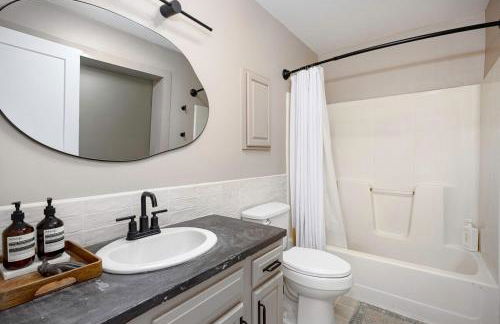 Luxury 4BR in Hudson Valley on a 8 Acre Estate - Hot Tub, Large Firepit, Oversized 38 Ft Deck! - Foto 39