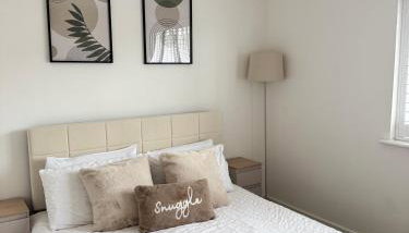 Parkside Luxury 3 bedroom home, 5 min to Ebbsfleet Station and has free Parking - Foto 2