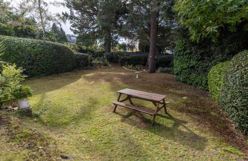 The Gables Penthouse - 15-Minute Walk to Branksome Chine Beach - Photo 27