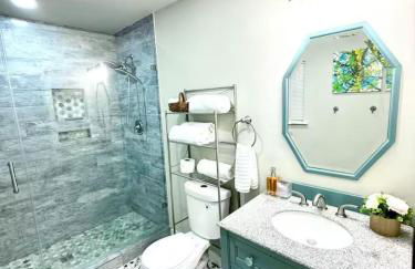 The Lambo Beach Cozy Retreat 2BR 2BA, Near UTMB & Cruise Port - Foto 21