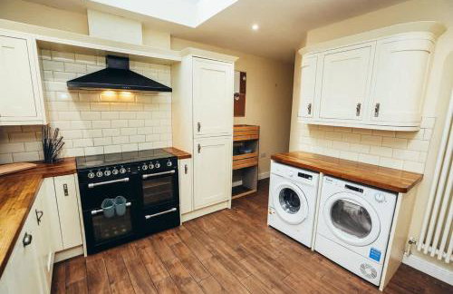 Huge 4 Bed Family Home in Derbyshire with Parking - Foto 48