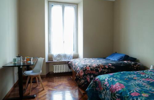 Wonderful downtown apartment-HD NETFLIX, KING-SIZE BED, two minutes' walk from metro - Foto 6