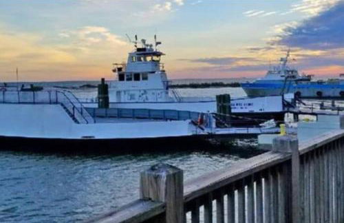 Pet Friendly Tranquil Cottage with Fire-Pit & Hot Tub Minutes to BEACHES - Foto 48