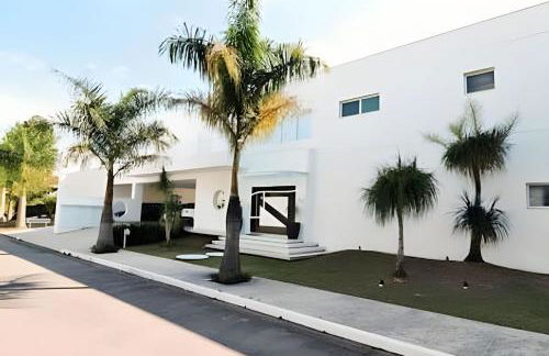 Mansão Cinematográfica em Condomínio- Granja Viana - Foto 1