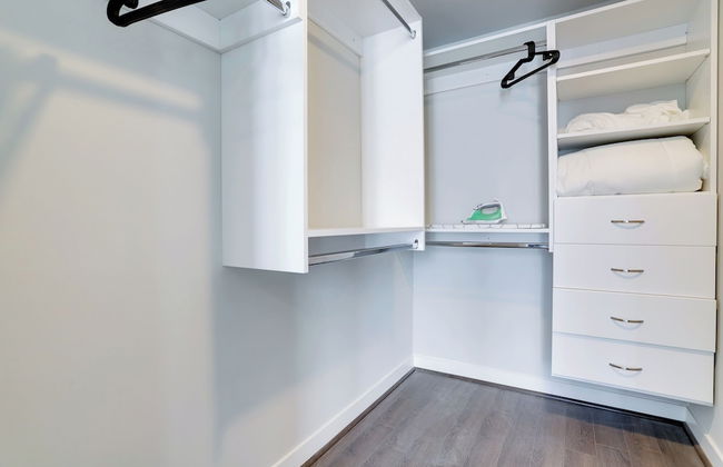 Bright Apartment with Great Amenities - Foto 25