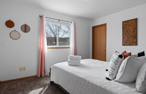 Stylish 5 BR- LG Fenced Backyard and Playground - Foto 29