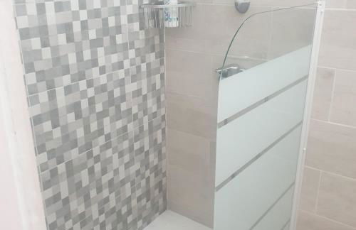 Beautiful oceanfront studio with private parking - Foto 12