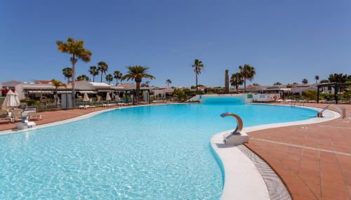 Modern Oasis with Sun & Style 3 Pools AC WiFi - Foto 2