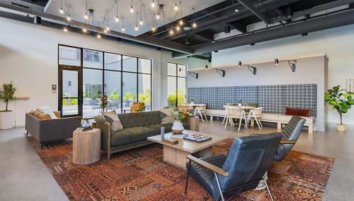 LUX Studio King Bed Gym Free Parking - Photo 5