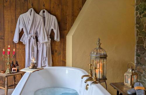 Gablebach Cottage With outdoor tub & log burner - Photo 1