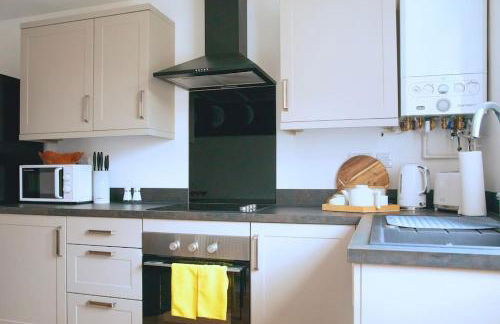 Adeluxe Home - Luxury 2 Bedroom Entire House with Free WiFi, Disney, Netflix and Amazon Prime Included - Foto 42