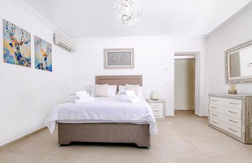 Casa Juana is a modern, luxury, exclusive, 6 bedroom villa. - Foto 48