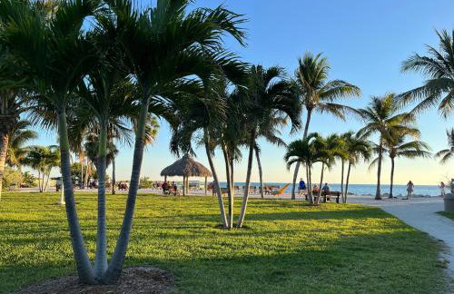 Waterfront Luxury Home With Pool And Boat Dock 3 Bedroom Home by RedAwning - Foto 11