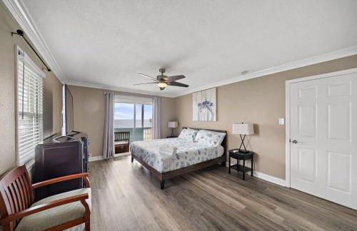 2nd Row Home Close to Beach - Foto 39