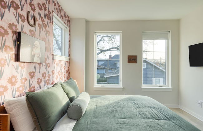 The Stage by Avantstay Chic 4bdr w Covered Balcony Modern Newly Built - Photo 29