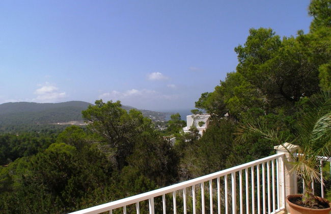 Villa in Cala Tarida With Private Pool & Sea View - Photo 33