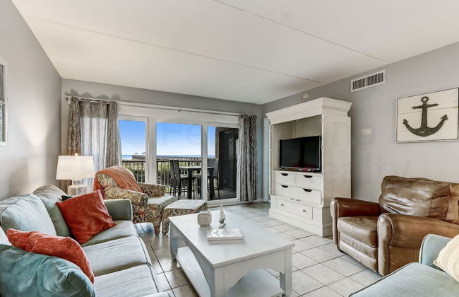 Spacious Oceanfront Condo, Easy Access to Private Fishing Pier by RedAwning - Foto 13