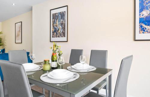 Four Bed House - Sleeps 7 - Garden - Parking - Smart TV 6COK - Photo 13