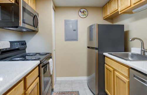 1 Mi to Light Rail Englewood Condo with Pool Access - Foto 11