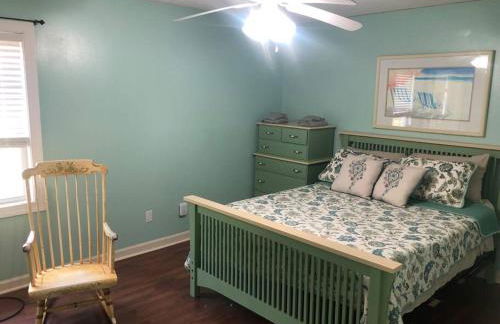 Cozy Home in Central Morehead 5min from the Beach - Foto 13