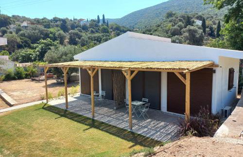 Valia's Beach Studios - Photo 4