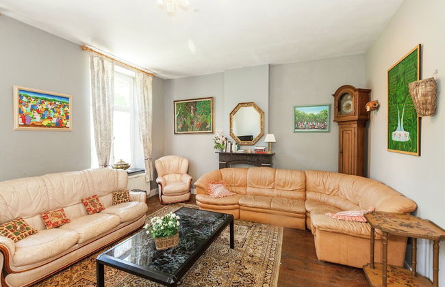 Spacious Holiday Home With Garden - Photo 15