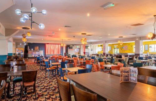 Space for 8, by the Beach with Pool and Entertainment - Foto 25