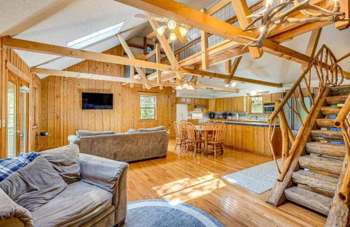 Historic Clark Cabin with Deck and Fishing Pond Access - Foto 7