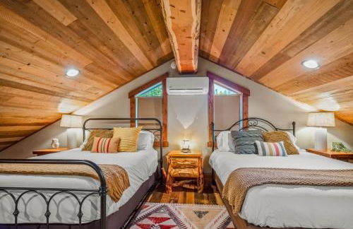 Frontier Cabin by Twin Beds Vacation Homes - Photo 24