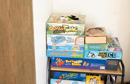 Modern Designer Cabin, Newly Renovated, EV Charger, Arcade, Kids Bunkbed, Minutes to Lake Arrowhead and Lake Gregory - Foto 47