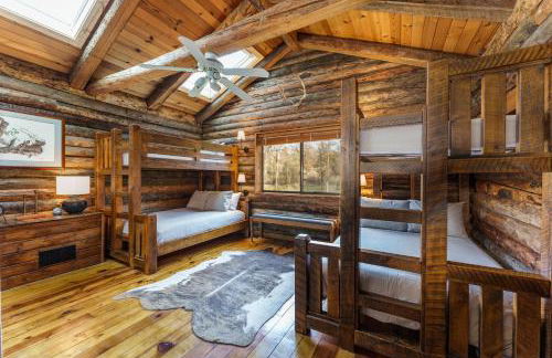 Log Cabin sleeps 20 with hot tub, EV Charger, firepit - Foto 38