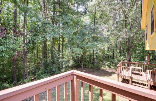 Fairburn Home w/ 2 Decks, Grill & Outdoor Dining! - Foto 27