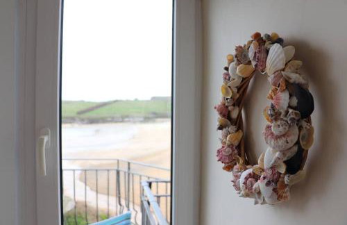 Beach Side Top Floor Property, Balcony & Sea Views - Foto 3