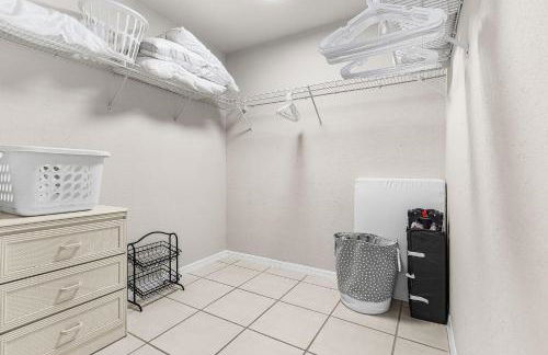 Lazy days and lake views. Beautiful Naples pool home - Foto 29