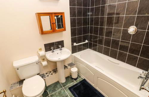 Charlecote House - Photo 14